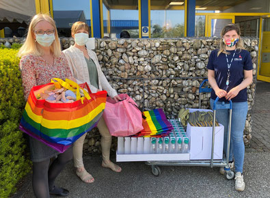 Bettina Roitinger und Helga Pollheimer (pro mente Reha) und Karin Reiter (IKEA Distribution Services)